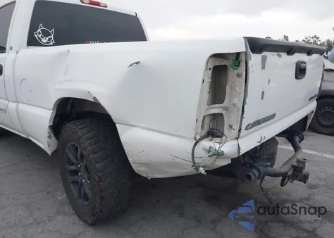 2003 Chevrolet Silverado 1500 Ls z USA, uszkodzony, nr VIN 1GCEC14T23Z198748